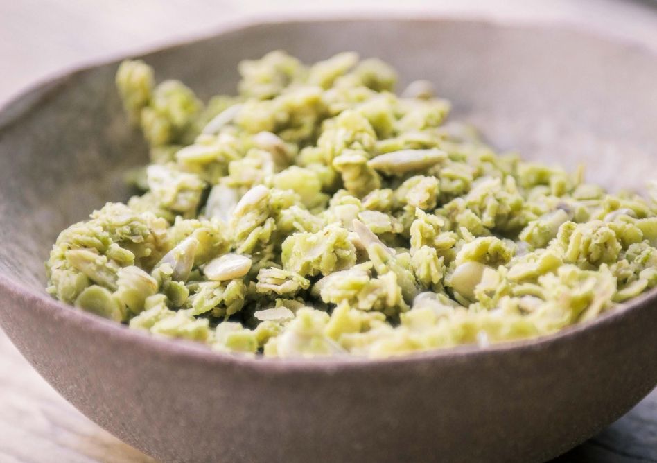 Granola salada con hierbas