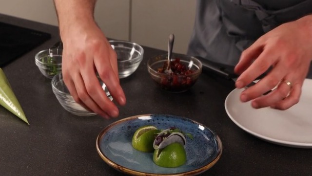 Elaborar una falsa “tortilla” para taco con vegetales y nori