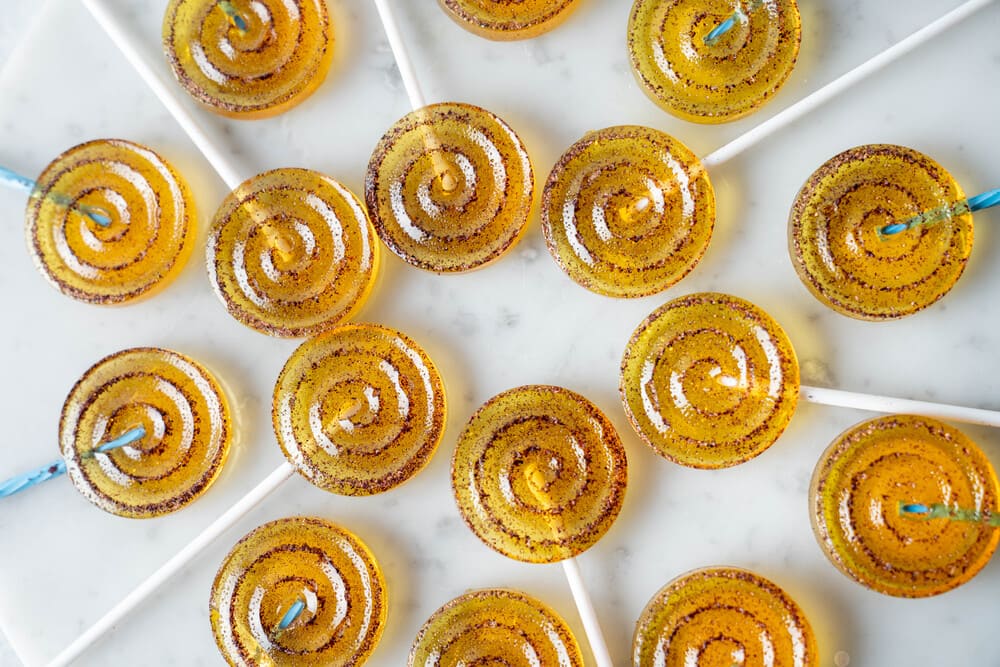 Paletas de caramelo con yuzu y maqui