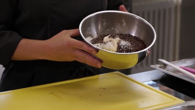 Make a vegan chocolate crumble