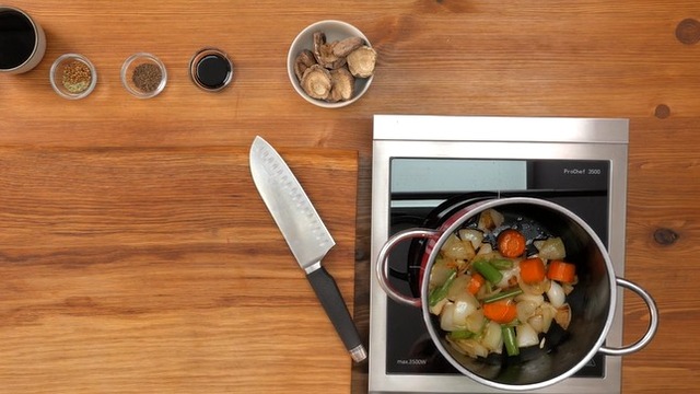 Make a plant-based “beef” stock
