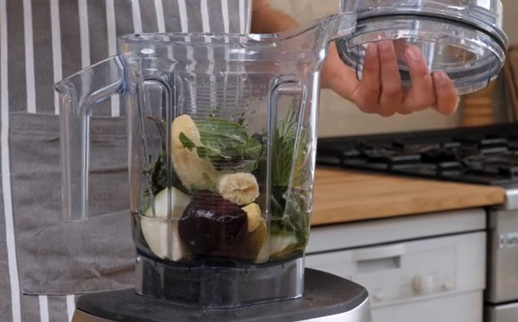 Smoothie de hierbas silvestres