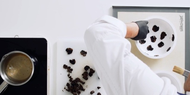 Use black truffle as cake decoration