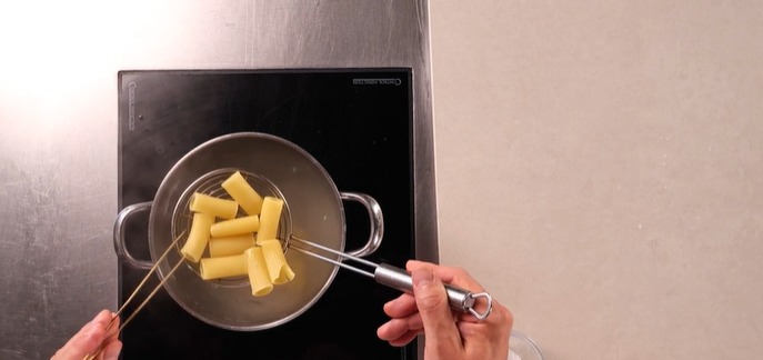 Cook and season dried pasta