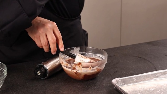 Elaborar una ganache de chocolate flexible