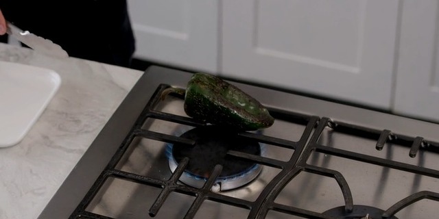 Char chiles (tatemar)