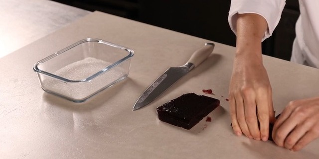 Cortar una pâte des fruits sin guitarra