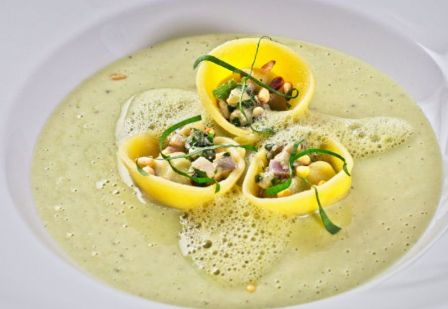 Cappelletti con acedera y pera