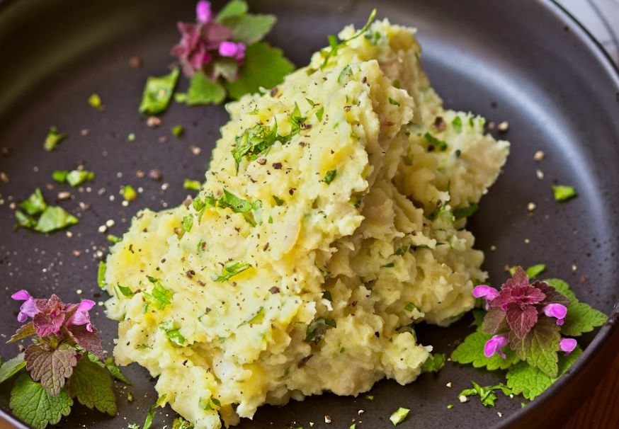 Puré de patatas con diente de león