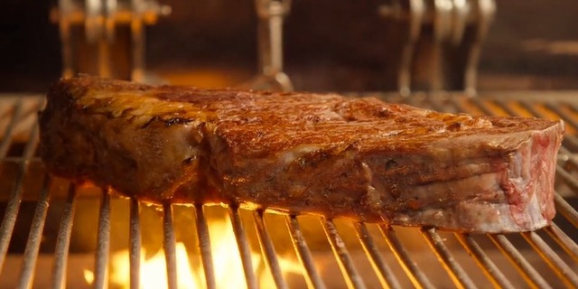 Asar filetes de res a la parrilla