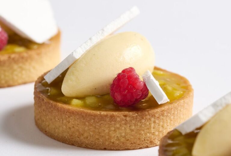 tarta con mousse maracuya y limon