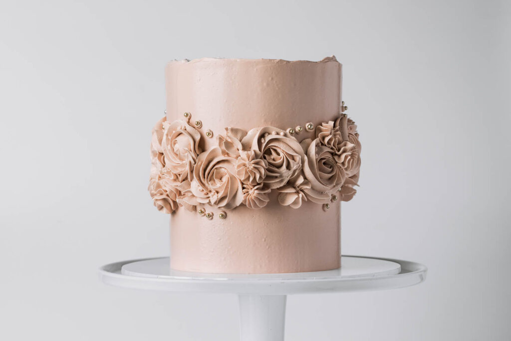 Elegant cake design with rosettes