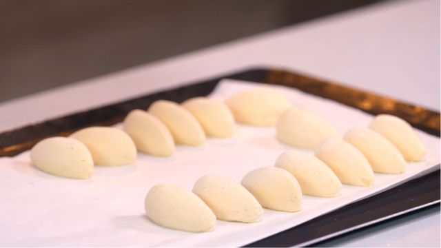 Formar quenelles con molde
