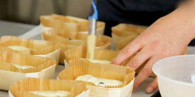 Moldear masa de brioche para moldes individuales