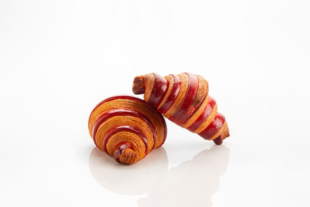 Croissant bicolor rojo de pistachos