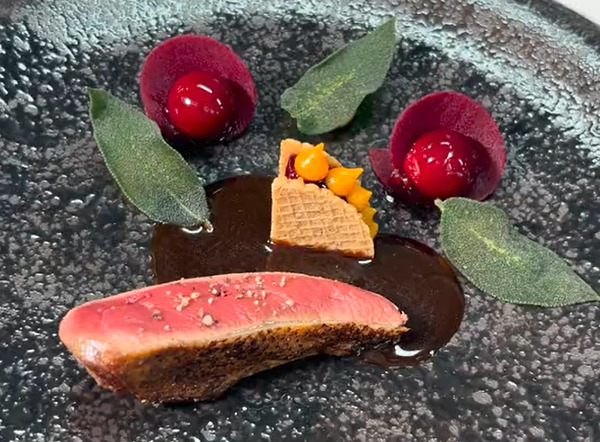 Blood squab, royale of its little thighs and pickled beetroot