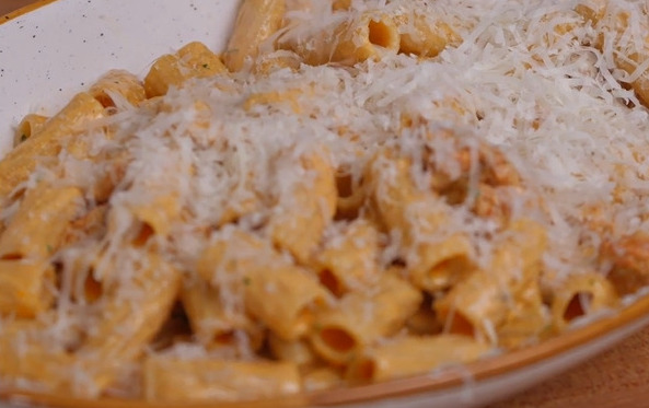 Rigatoni con salchicha de huacho