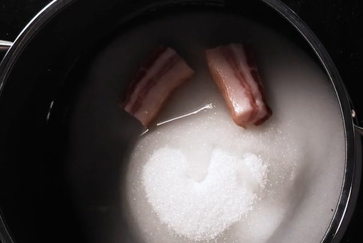 Lemon syrup, cinnamon and bacon