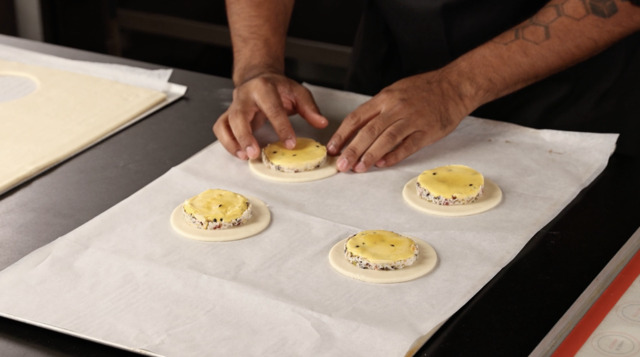 Use gellan to make a filling that can be baked