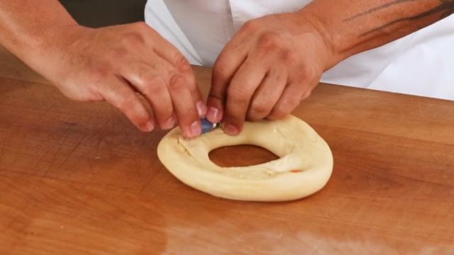 Shape the roscones